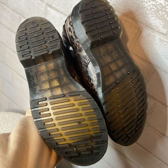 RARE Dr. Martens 14610 10 loophole laceup Leopard Printed Boots FLAW - Picture 9 of 10